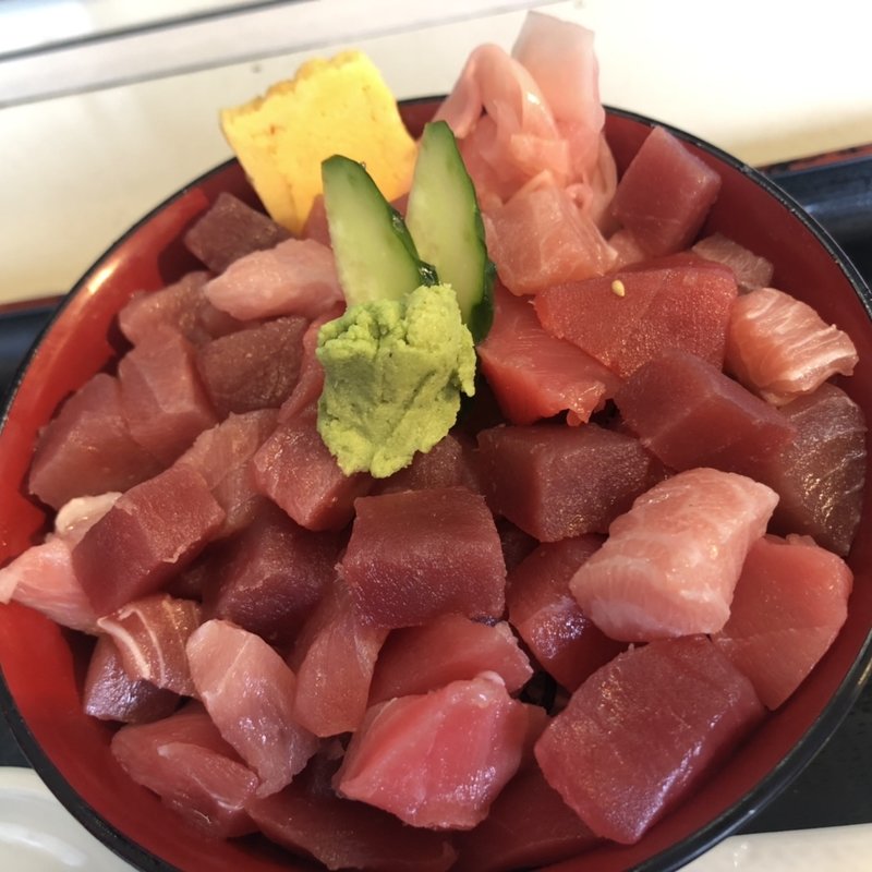まぐろぶつ大盛り丼（限定20食）(築地 どんぶり市場 （つきじどんぶりいちば）)