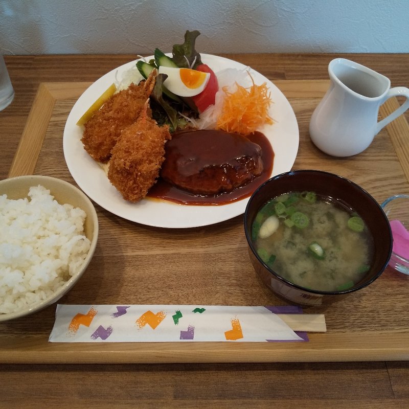 ハンバーグランチ(ハ)(ハルニレカフェ)