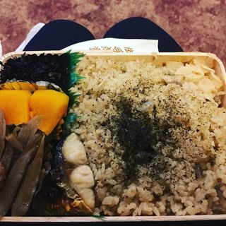 ｊｒ難波駅周辺で食べられる人気かやくご飯best2 Sarah サラ