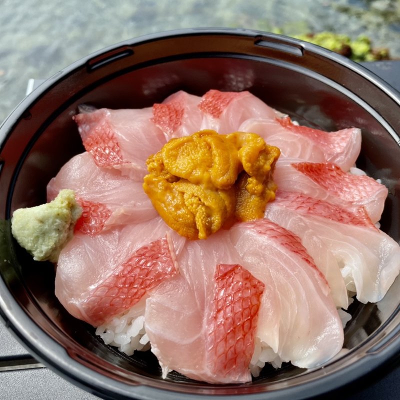 地金目鯛と生うに丼(開国厨房なみなみ )