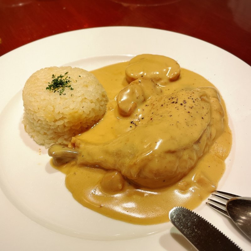 鶏 リードヴォー セップ茸のフリカッセ(ビストロ バー ア ヴァン コダマ)