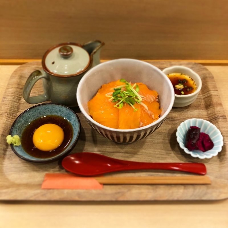 讃岐サーモン丼(どんぶり割烹 板次郎)