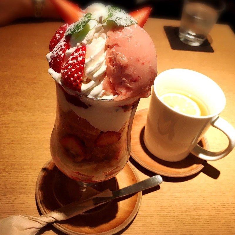ストロベリーチーズパフェ(木と水と土と)