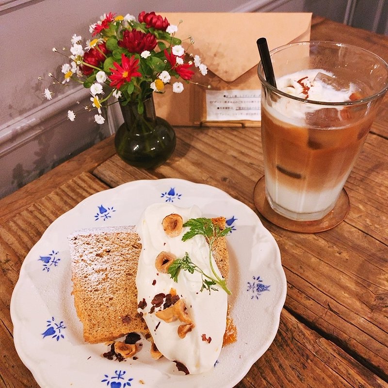 チャイとヘーゼルナッツのシフォン(喫茶湊)
