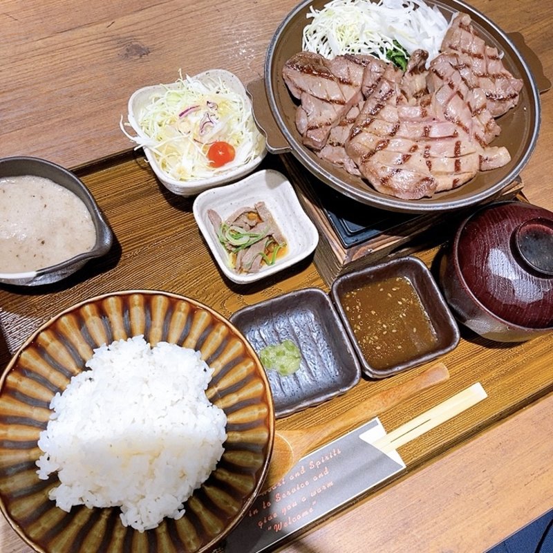 厚切り牛タン炙り焼き3種の野菜陶板御膳（牛タン増量）(麦とろ瀬戸内物語)