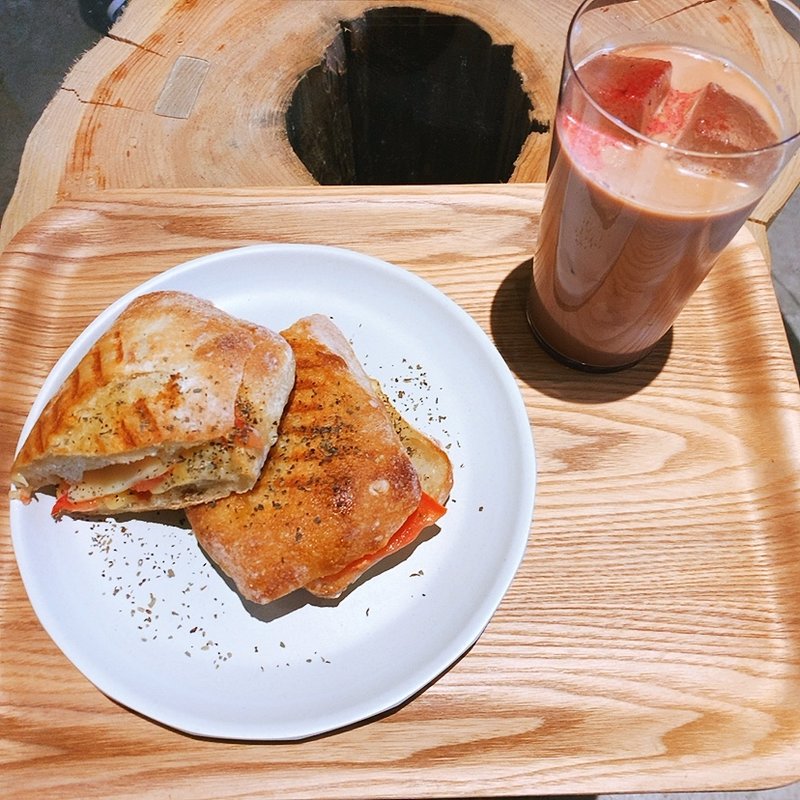 グリルチーズとトマト(TAILORED CAFE)