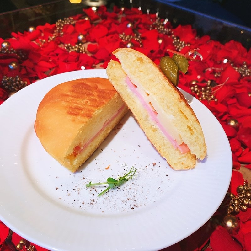 ハムとチーズのサンドイッチ(Nomu Cafe (Nicolai Bergmann))