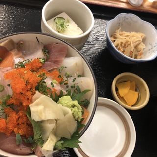 海鮮丼(八丁堀 朋（ハッチョウボリ トモ）)