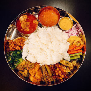 ダルバート(タルカリ10種)(月と太陽)