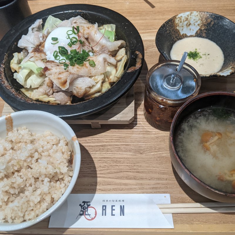 豚バラ肉とキャベツの陶板焼き(あえん 大崎ThinkPark店)