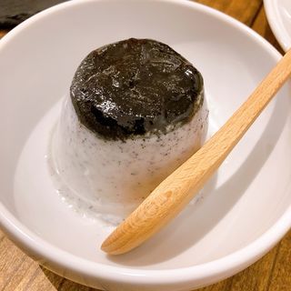 黒胡麻の杏仁豆腐(壽ゑ廣餃子)