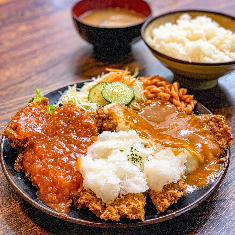 カラフルジャンボカツ定食(ハイライト食堂 十条店 )