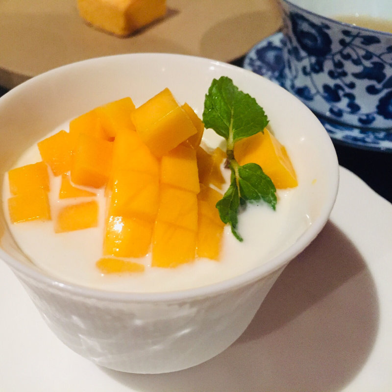 マンゴー入り杏仁豆腐(Creative Chinese Restaurant Saburo-Aoki)