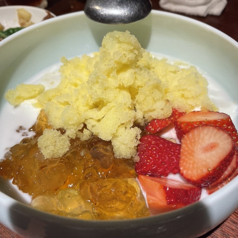 杏仁豆腐、苺シャーベット、桃の樹液(南方中華料理 南三)