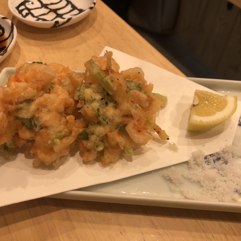 桜海老と三つ葉のかき揚げ(立呑やいしもん梅田店)