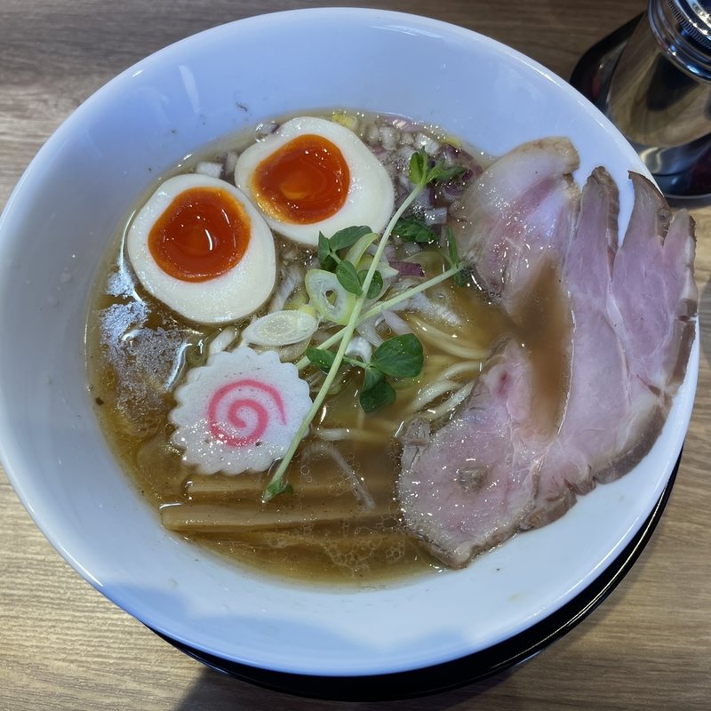 煮玉子入り吟醸醤油の中華そば(RAMEN LABO ウサギ＋)
