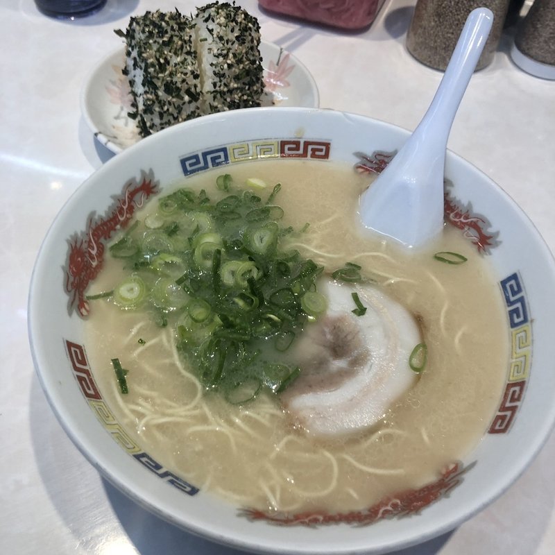 ラーメンとおにぎり(18いっぱちラーメン 博多駅南店(1号店))