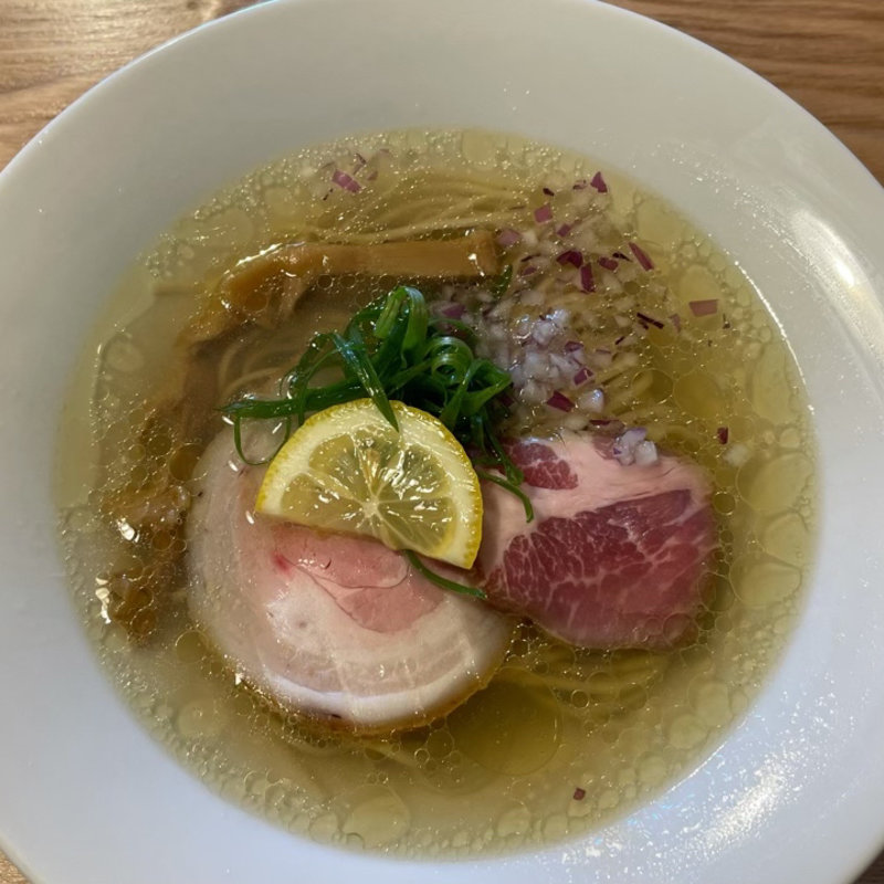 五島灘の塩ラーメン(麺屋でこぼこ)