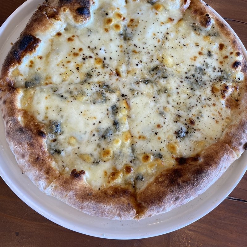 3種のチーズピザ(カフェ アンジェ・フレーゼ )