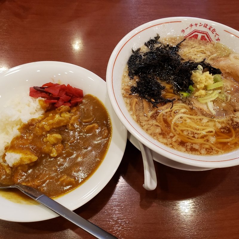 背脂生姜醤油ラーメンと半カレー(ラーチャン専門　我武者羅)