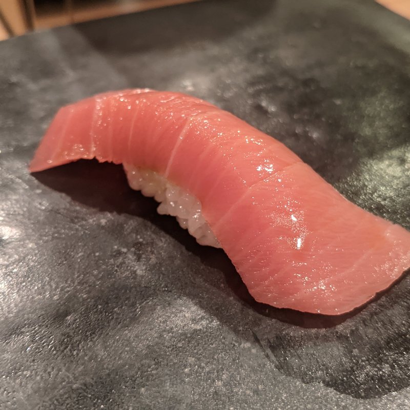 アイルランド産マグロ中とろ(鮨なが井)