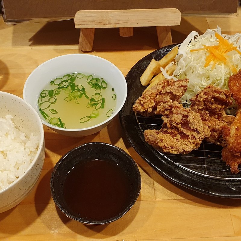 唐揚げとチキンカツのハーフ＆ハーフ(西道)