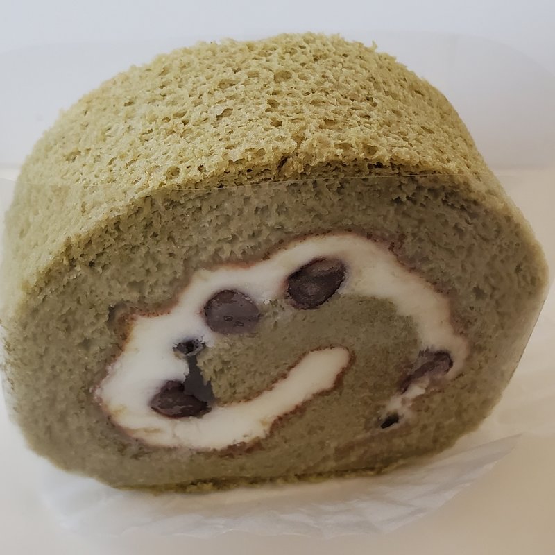 ヨモギのロールケーキ(パティスリーアンファンス)