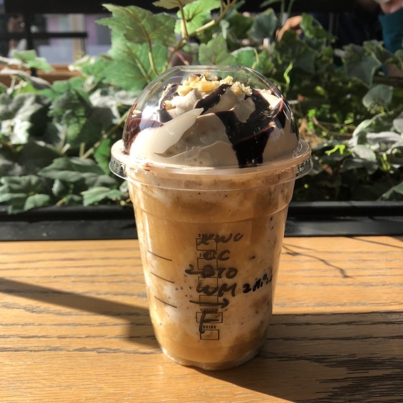 バナナアーモンドミルクフラペチーノ(スターバックスコーヒー 枚方 蔦屋書店)