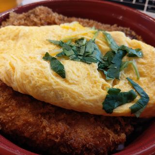 とろとろ玉子の角煮カツ丼(炉端バル さま田)