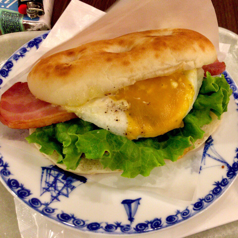 ベーコンエッグサンド(三本珈琲店)