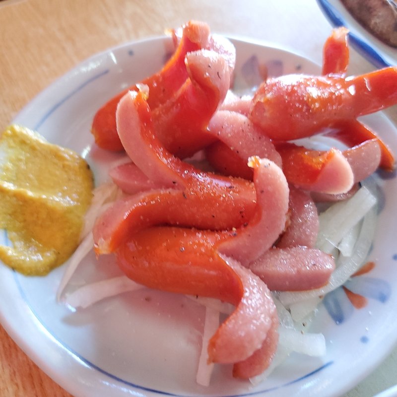 赤ウインナー(大衆酒場 鉄砲屋)