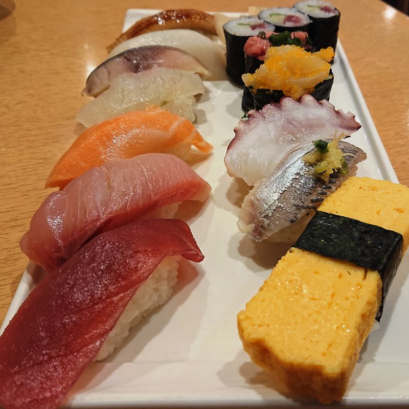 ランチ江戸前握り 1.5人前(新橋しのだ寿司 蒲田西口店)