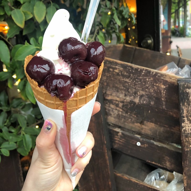 ソフトクリーム　ダークチェリー(Rue Favart （リュファヴァー）)