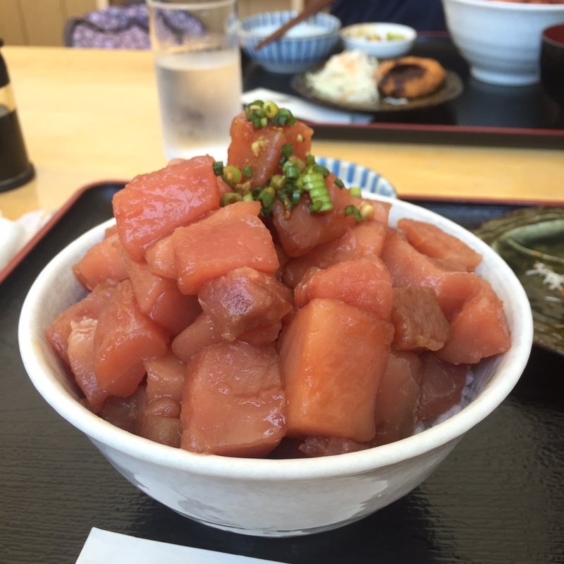 まぐろいっぱい丼(まぐろ館 魚市場食堂)