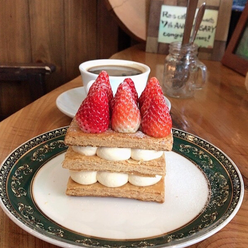 苺のミルフィーユ(Re:s cafebar&sweets リスカフェ)