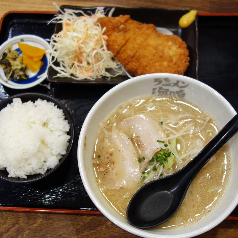 とんかつセット(海鳴食堂)