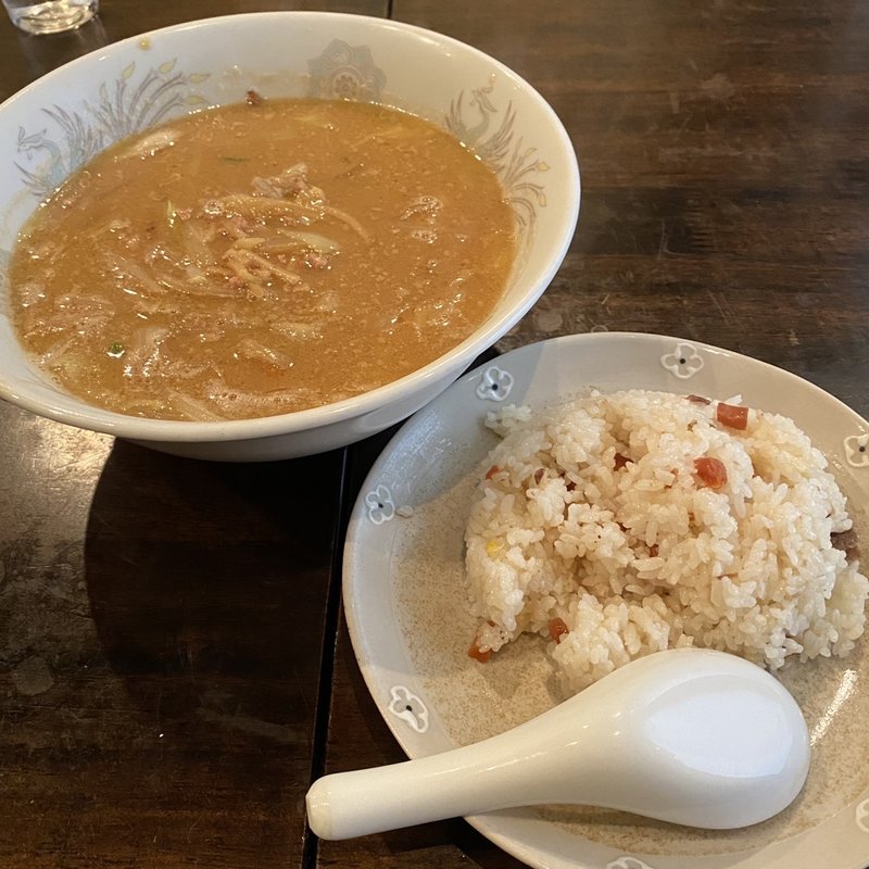 半味噌ラーメン半チャーハン(十八番亭)