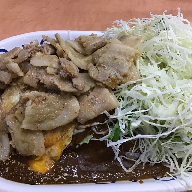 スタミナカレー焼大盛キャベツ乗せ(スタミナカレーの店バーグ 杉田本店)