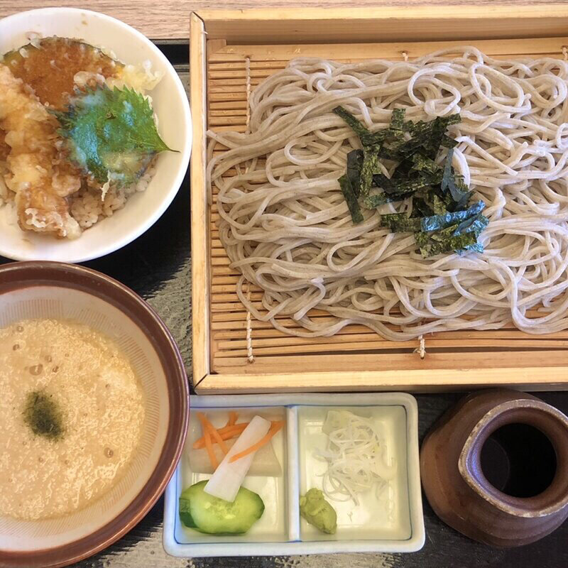 とろろ蕎麦(歌行燈 新宿店)