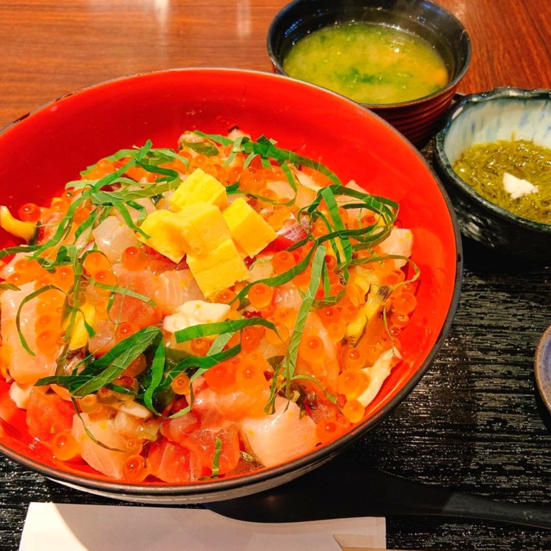 漁師の「爆弾丼」(はまじま)