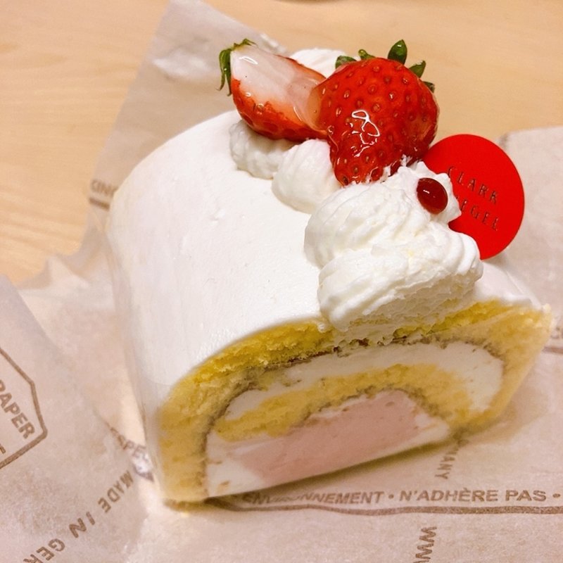 フランボワーズチーズムースロール(クラークシーゲル 広島LECT店)