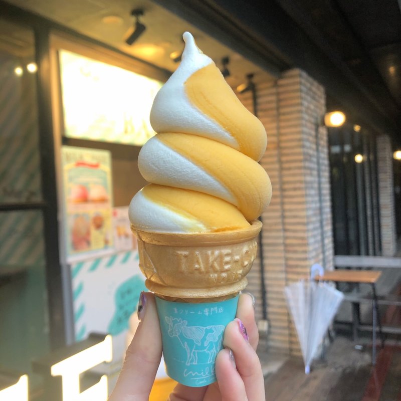 マンゴー＆ミルキーミックスソフトクリーム(生クリーム専門店ミルク)