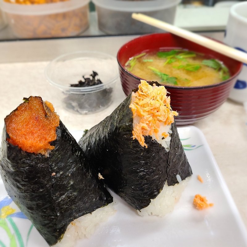 さけ·イカ明太·なめこ汁(おにぎり ぼんご 大塚本店)