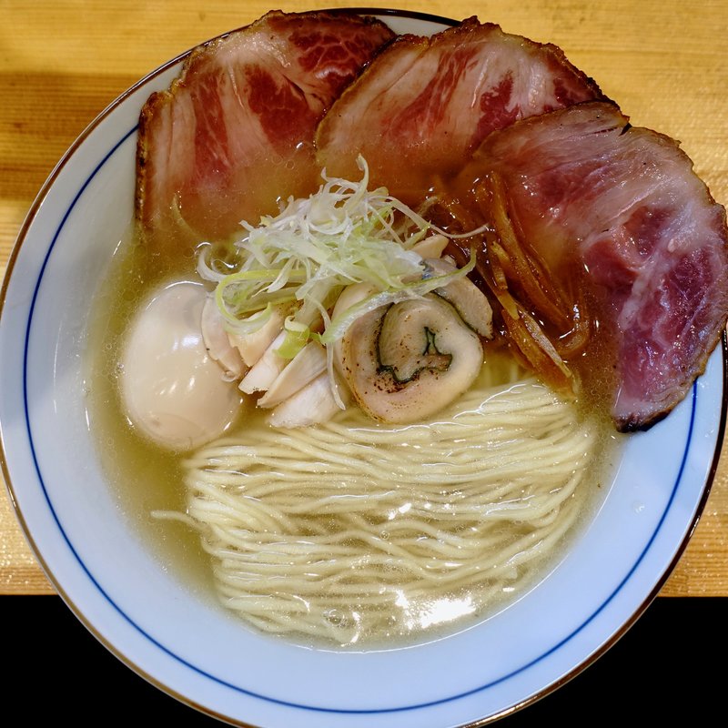 鶏そば（味変なし）+味玉とイベリコ豚チャーシュー(コッチネッラ（Coccinella）)