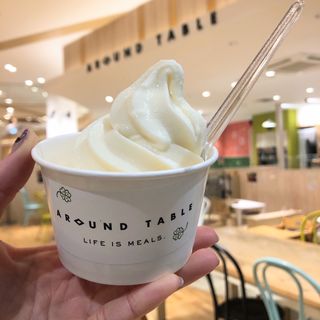 生乳ソフトクリーム(アラウンド テーブル ららぽーと海老名店)