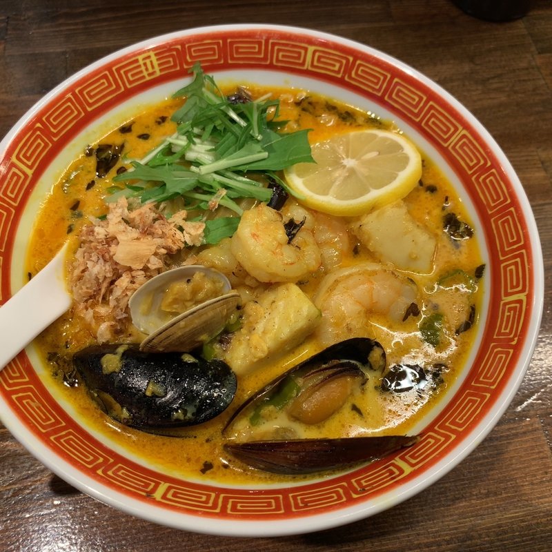 シーフードカレーラーメン(麺や一芯)