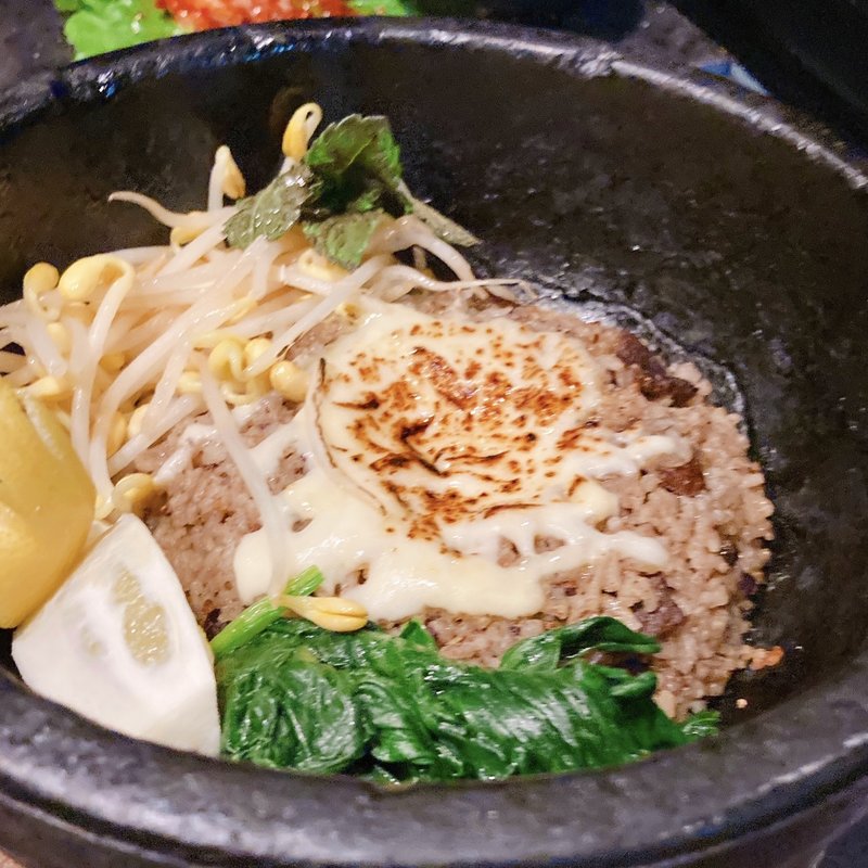 牛タンの石焼きチーズビリヤニ（裏メニュー）(ほるもん倶楽部あじくら)