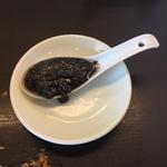 焦がしニンニク黒ゴママー油(博多とんこつ 豚の足跡)