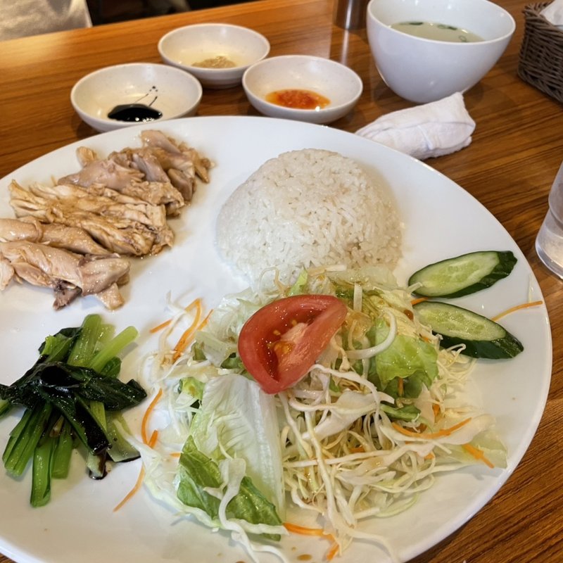 シンガポール チキン ライス(蒸し、揚げ) (ジンギスカン 神保町 マカン)