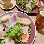彩り野菜とはまぽーくのパンサラダ